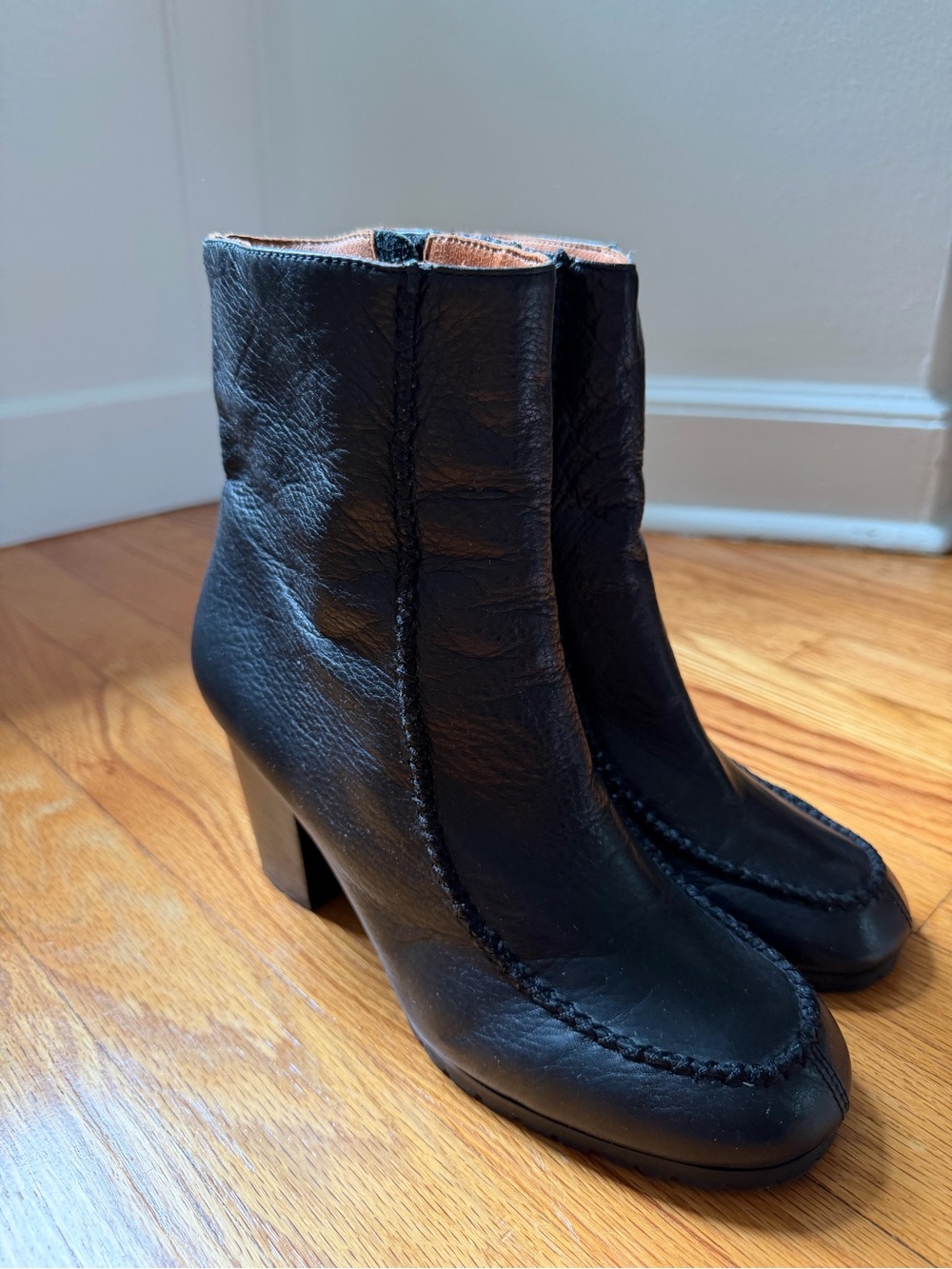 Gentle Souls by Kenneth Cole Black Premium Leather Mona Light Comfort Boots 8